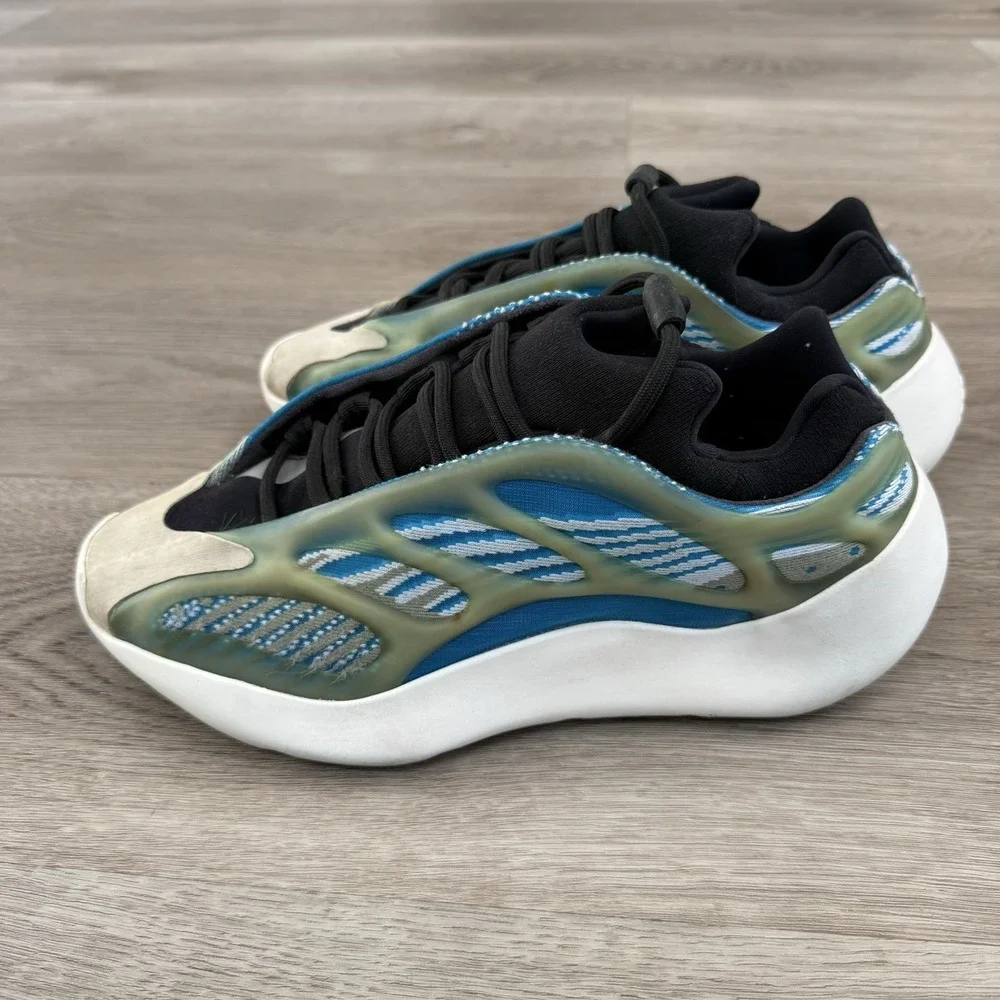 adidas Yeezy 700 V3 Arzareth Men Size 8.5 Blue White Running Sneaker G54850